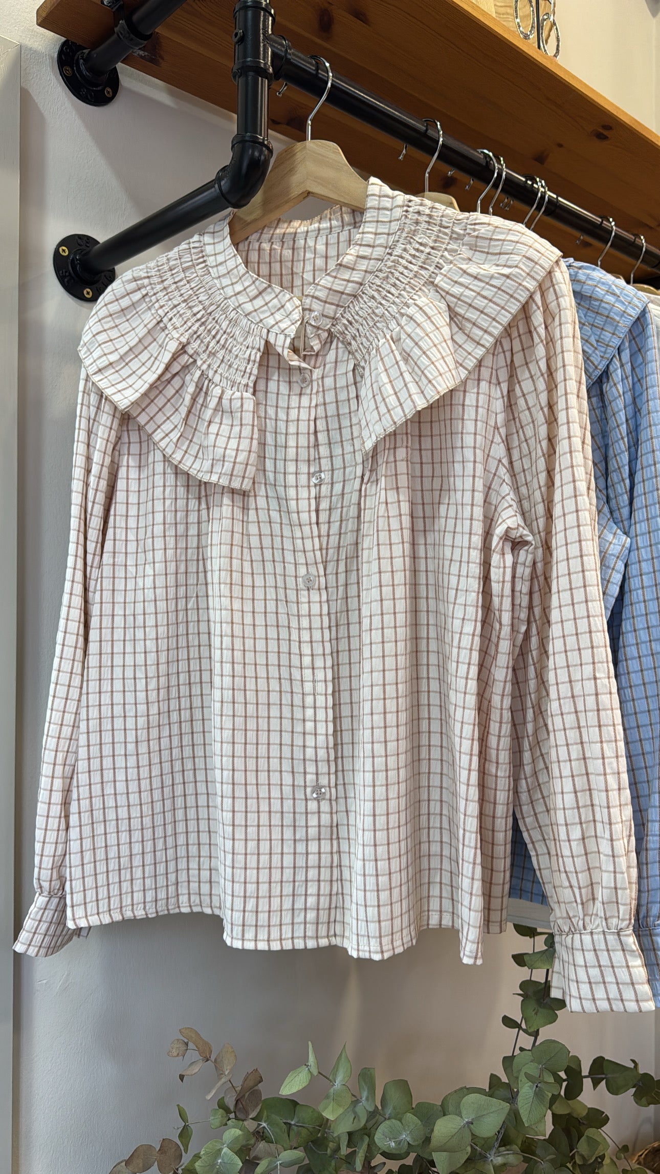 Blusa cuadro volante beige